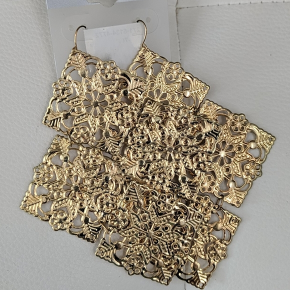 Gold Hair Barrettes and gold earrings - Picture 5 of 6